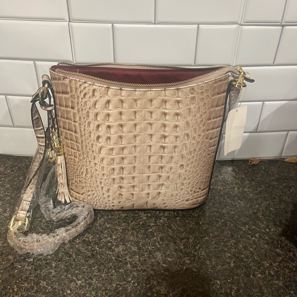 Elegant Crocodile-Embossed Tan Shoulder Bag